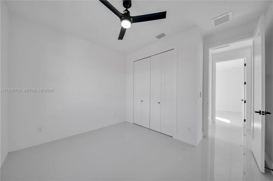 Spacious, unfurnished interior of a new home in , Cape Coral (Image 23).
