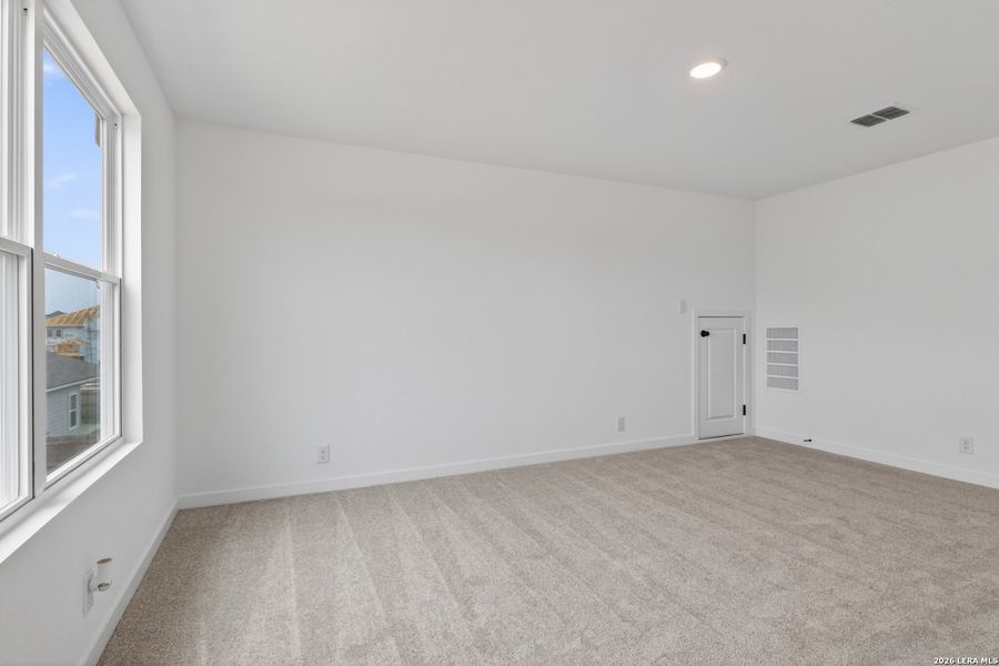 Spacious, unfurnished interior of a new home in Saddlebrook Ranch, Schertz (Image 14).