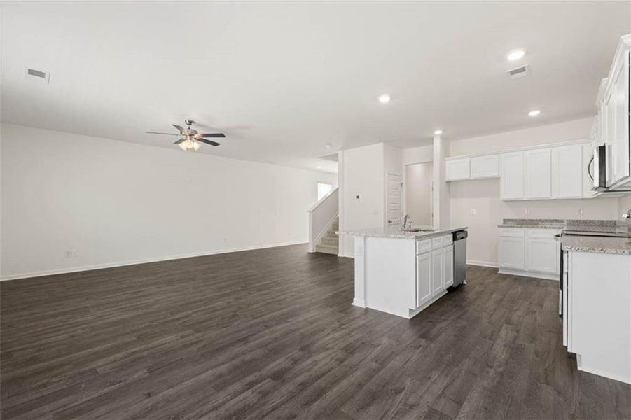 Spacious, unfurnished interior of a new home in Shoal Creek, Hampton (Image 18).