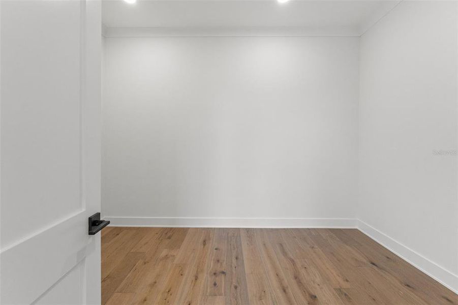 Spacious, unfurnished interior of a new home in , Tampa (Image 44).