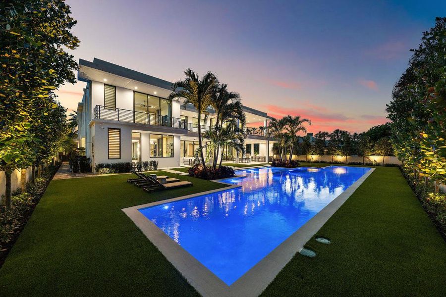 481_Thatch_Palm_Drive_Dusk_09