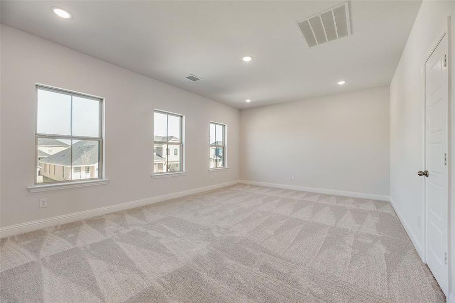 Spacious, unfurnished interior of a new home in Spiritas Ranch, Little Elm (Image 17).