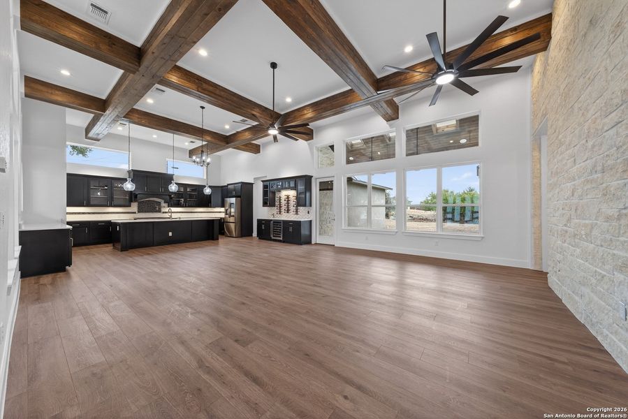 Spacious, unfurnished interior of a new home in , Blanco (Image 30).