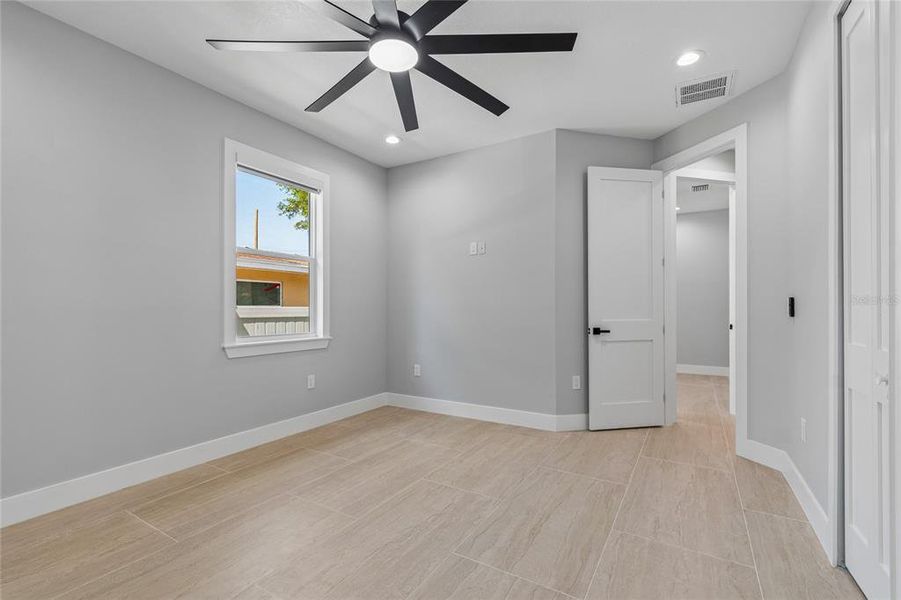 Spacious, unfurnished interior of a new home in , Tampa (Image 74).