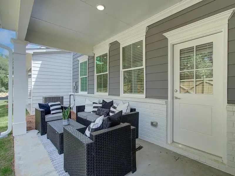 Exterior details and patio area of a home in Bluffs at Bells Ferry, Marietta (Image 3).