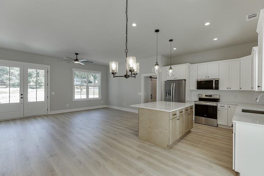 Spacious, unfurnished interior of a new home in , Jefferson (Image 30).