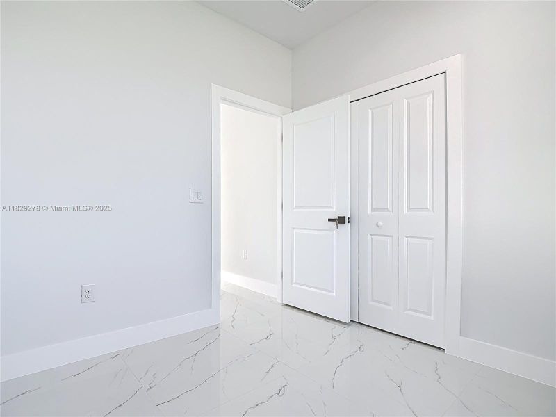 Spacious, unfurnished interior of a new home in , Lehigh Acres (Image 24).