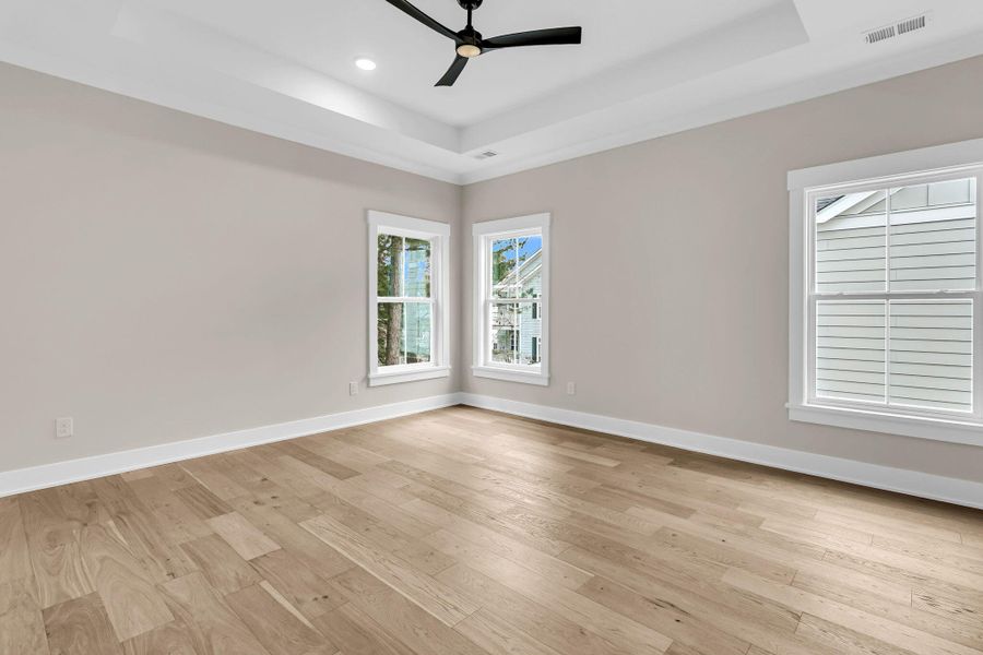 Spacious, unfurnished interior of a new home in , Charleston (Image 33).