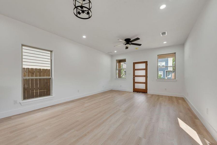Spacious, unfurnished interior of a new home in , Dallas (Image 10).