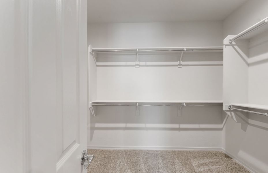 Spacious, unfurnished interior of a new home in Allen Ranches, Litchfield Park (Image 27).