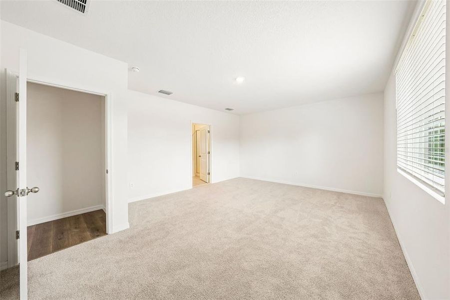 Spacious, unfurnished interior of a new home in Pine Ridge Meadows, Hudson (Image 45).