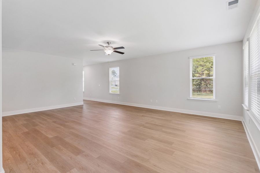 Spacious, unfurnished interior of a new home in NorthShore on the St. Marys River, Kingsland (Image 27).