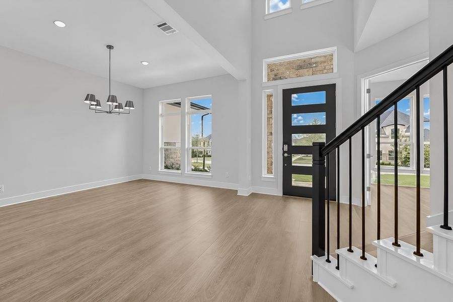 Spacious, unfurnished interior of a new home in Travisso, Leander (Image 12).