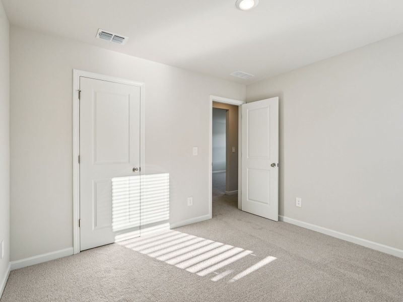 Spacious, unfurnished interior of a new home in Ivey Township, Dallas (Image 17).