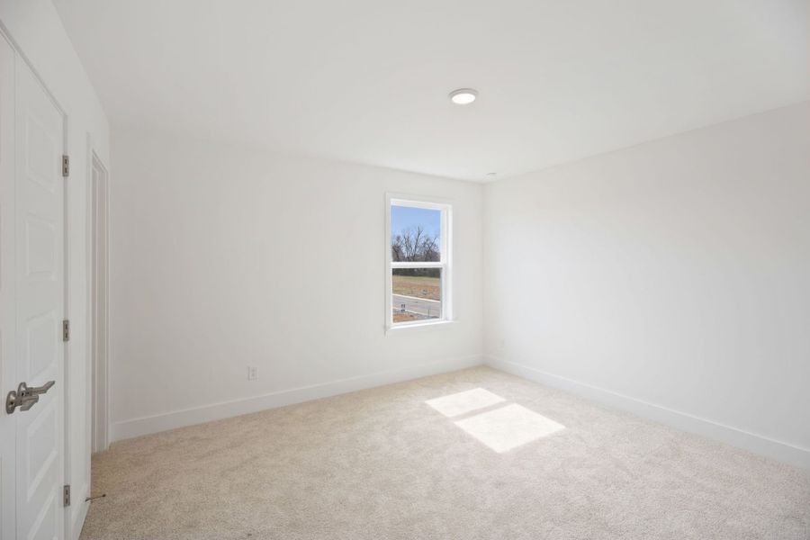 Spacious, unfurnished interior of a new home in Glenview Farms, Murfreesboro (Image 18).