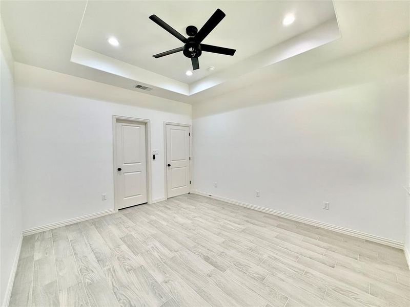 Spacious, unfurnished interior of a new home in , Granbury (Image 15).