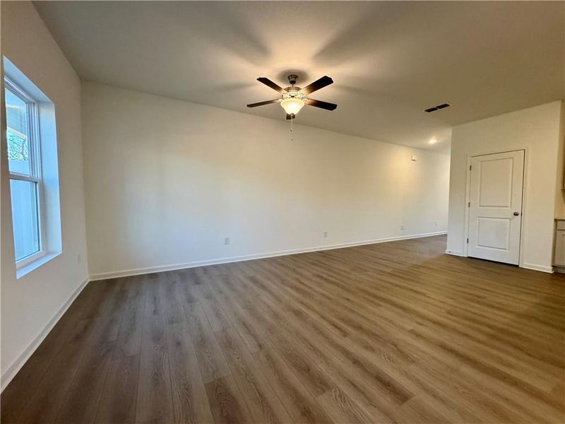 Spacious, unfurnished interior of a new home in Eastlyn Crossing, Flowery Branch (Image 14).