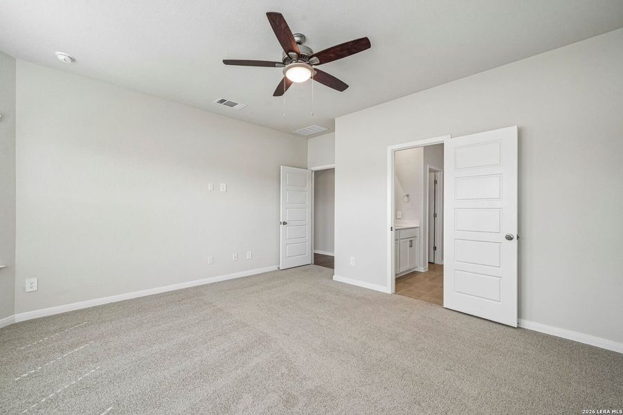 Spacious, unfurnished interior of a new home in Arcadia Ridge - Premier Series, San Antonio (Image 31).