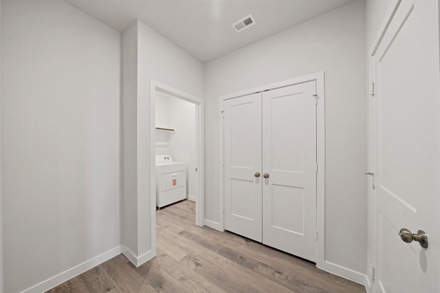 Spacious, unfurnished interior of a new home in Russell Ranch, Bay City (Image 13).