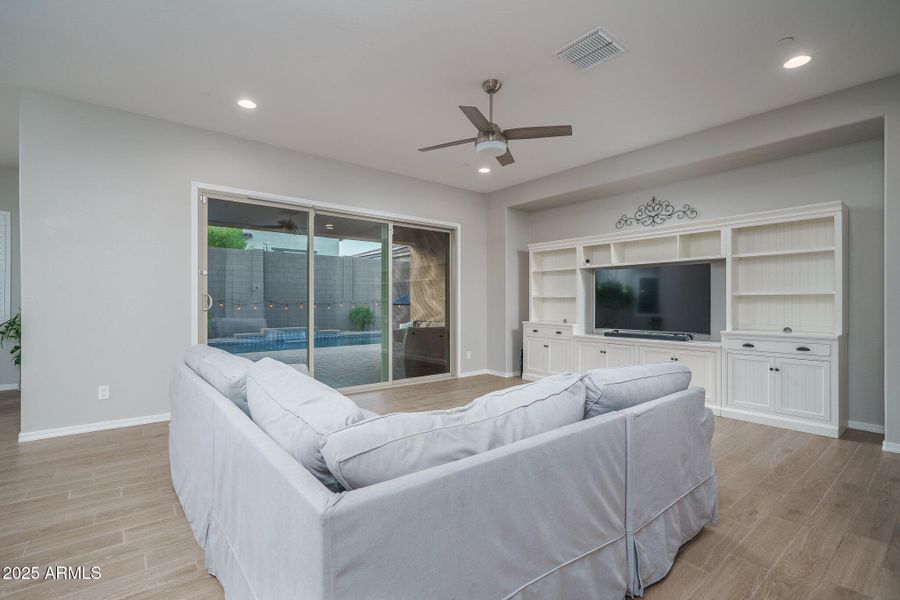 8) GREAT ROOM 8) GREAT ROOM