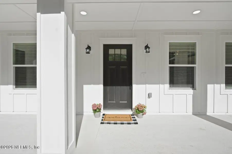 Exterior details and patio area of a home in , Jacksonville (Image 3).