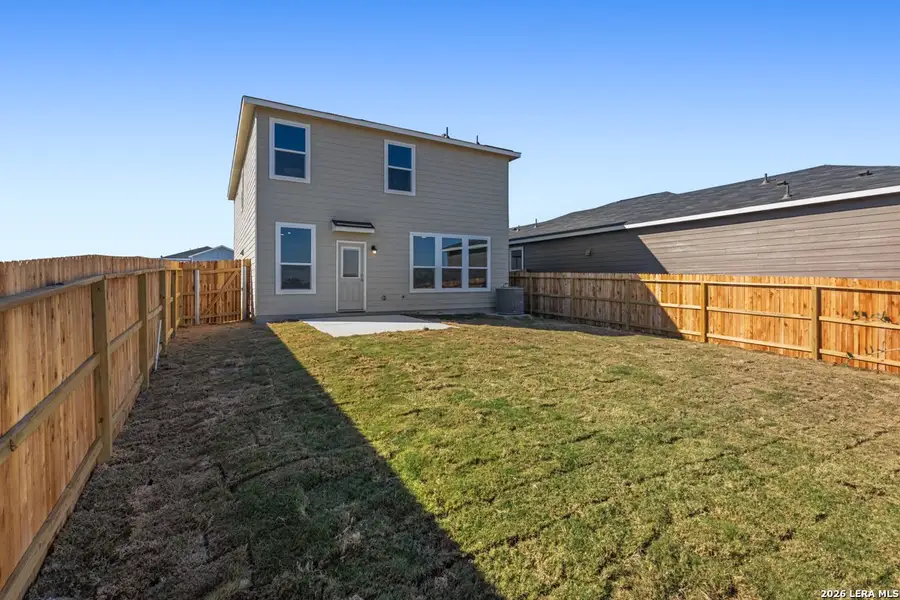Exterior details and patio area of a home in Punta Verde, Converse (Image 4).
