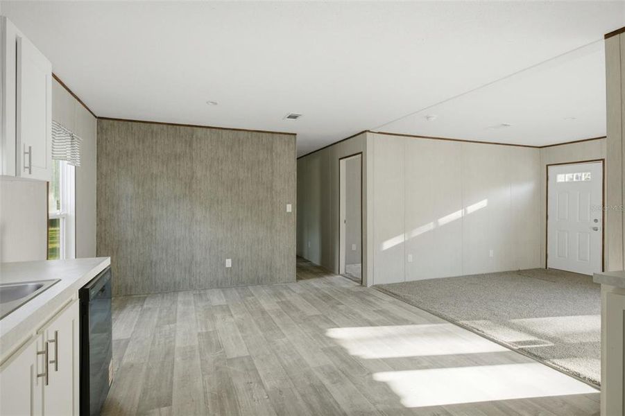 Spacious, unfurnished interior of a new home in , Spring Hill (Image 8).