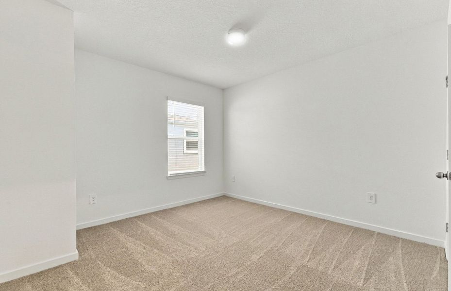 Spacious, unfurnished interior of a new home in Silverlake, Lake Alfred (Image 15).