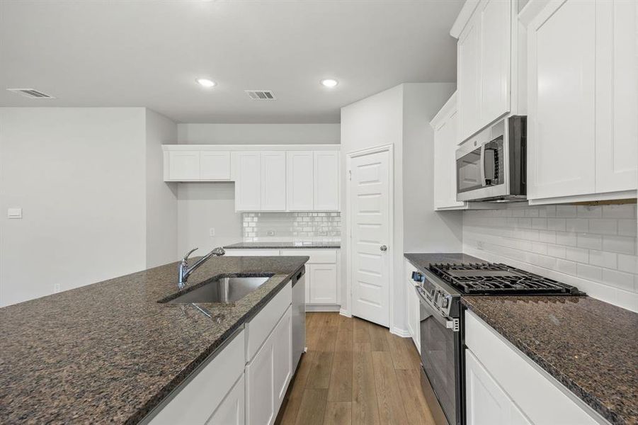 9-web-or-mls-3301-royal-frst-dr