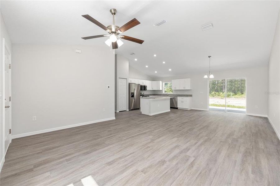 Spacious, unfurnished interior of a new home in , Ocklawaha (Image 18).