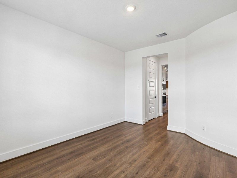 Spacious, unfurnished interior of a new home in Kingdom Heights, Rosenberg (Image 35).