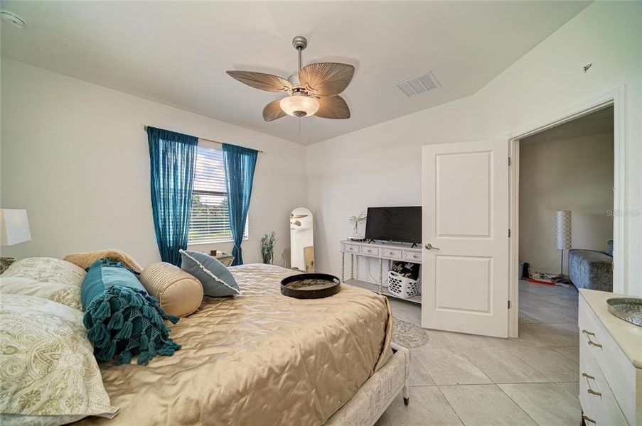 Furnished interior view inside a new home in Lorraine Lakes at Lakewood Ranch, Lakewood Ranch (Image 12). Furnished interior view inside a new home in Lorraine Lakes at Lakewood Ranch, Lakewood Ranch (Image 12).