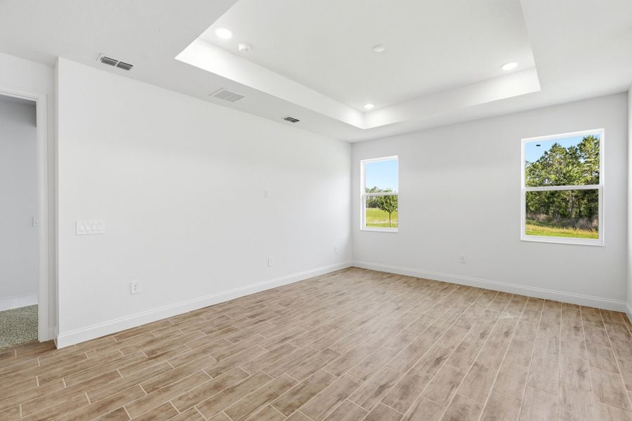 Spacious, unfurnished interior of a new home in Tamarack at Two Rivers, Zephyrhills (Image 14).