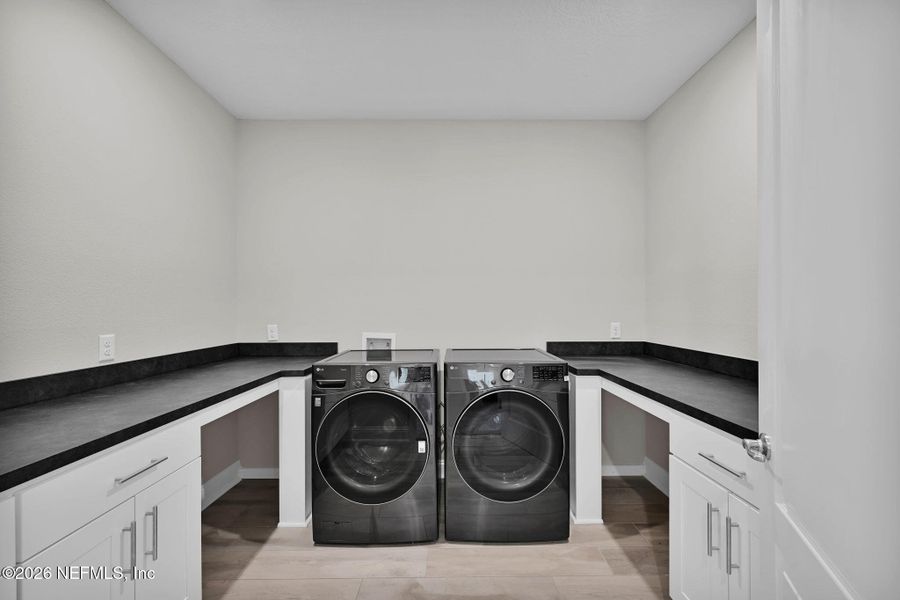 Furnished interior view inside a new home in , Middleburg (Image 63).