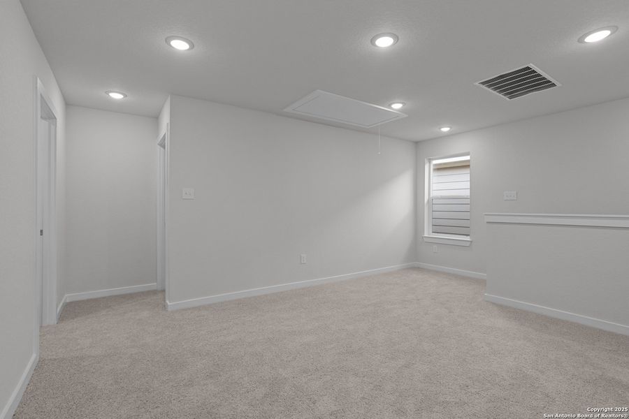 Spacious, unfurnished interior of a new home in Senna, Leon Valley (Image 15).