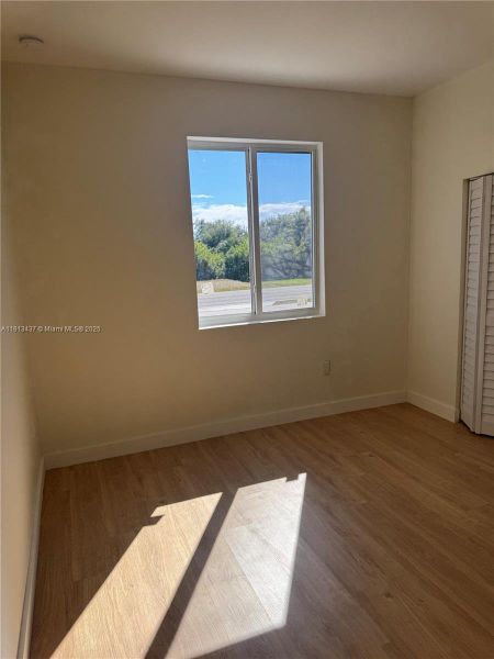 Spacious, unfurnished interior of a new home in , Port Charlotte (Image 12).