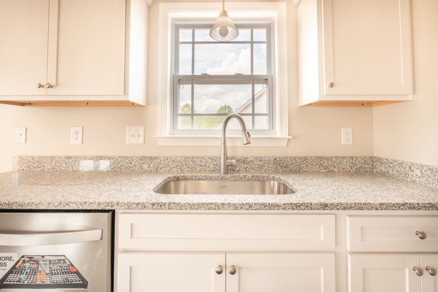 Representative interior finishes for a home built from the Sage by Enchanted Homes in Lonesome Dove, San Antonio (Image 14).