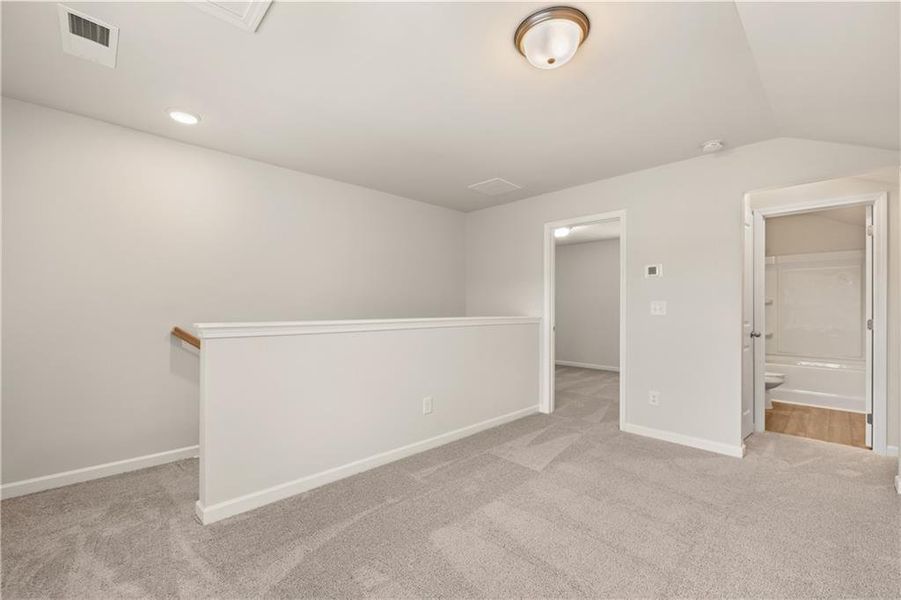 Spacious, unfurnished interior of a new home in Alcovy Village, Lawrenceville (Image 19).