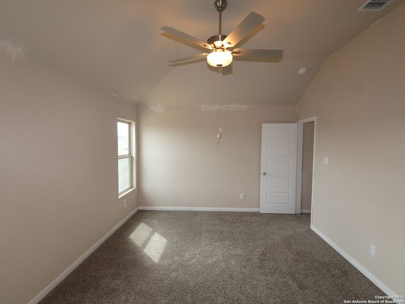 Spacious, unfurnished interior of a new home in Winding Brook, San Antonio (Image 21). Spacious, unfurnished interior of a new home in Winding Brook, San Antonio (Image 21).