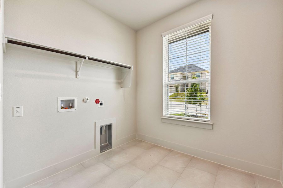 Spacious, unfurnished interior of a new home in Sunfield, Buda (Image 18). Spacious, unfurnished interior of a new home in Sunfield, Buda (Image 18).