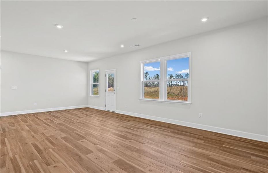 Spacious, unfurnished interior of a new home in Anderson Point, McDonough (Image 11).