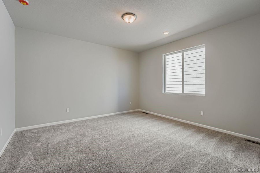 Spacious, unfurnished interior of a new home in Wolf Creek Run, Strasburg (Image 18).