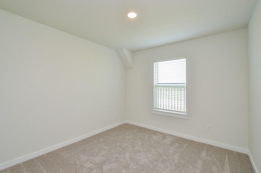 Spacious, unfurnished interior of a new home in Sunterra, Katy (Image 15).