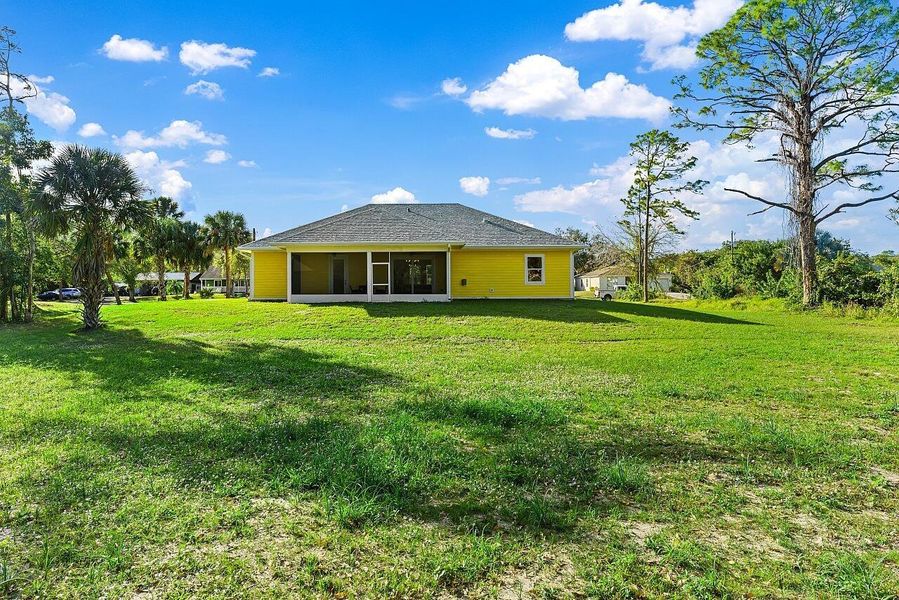 Exterior details and patio area of a home in , Vero Beach (Image 28).