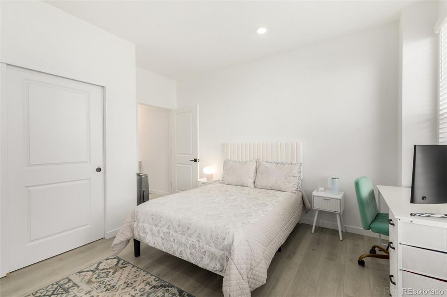 Bedroom on ground floor with full en-suite bathroom