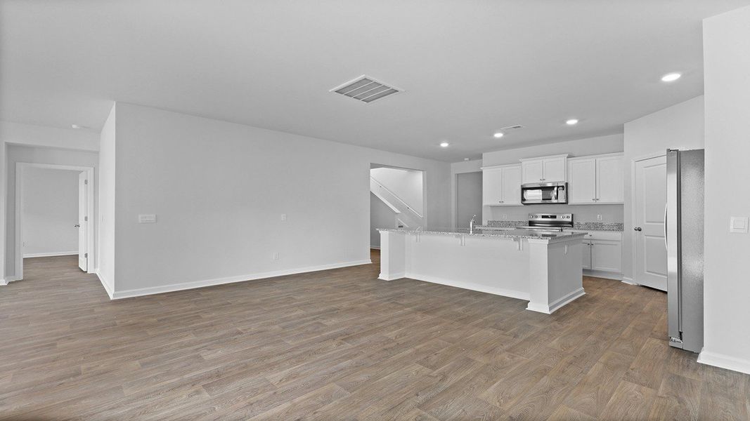 Spacious, unfurnished interior of a new home in Lakeview at Kitfield, Moncks Corner (Image 34).