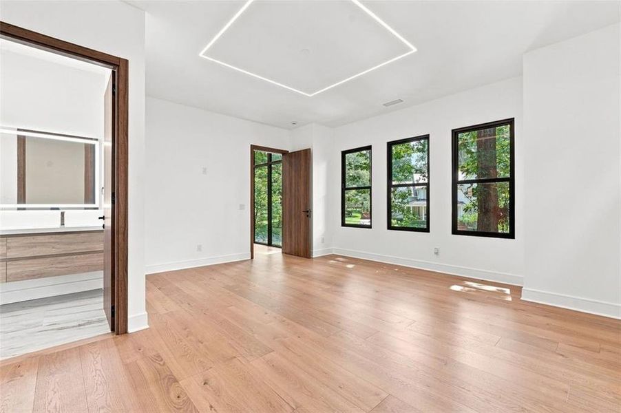 Spacious, unfurnished interior of a new home in , Atlanta (Image 40).