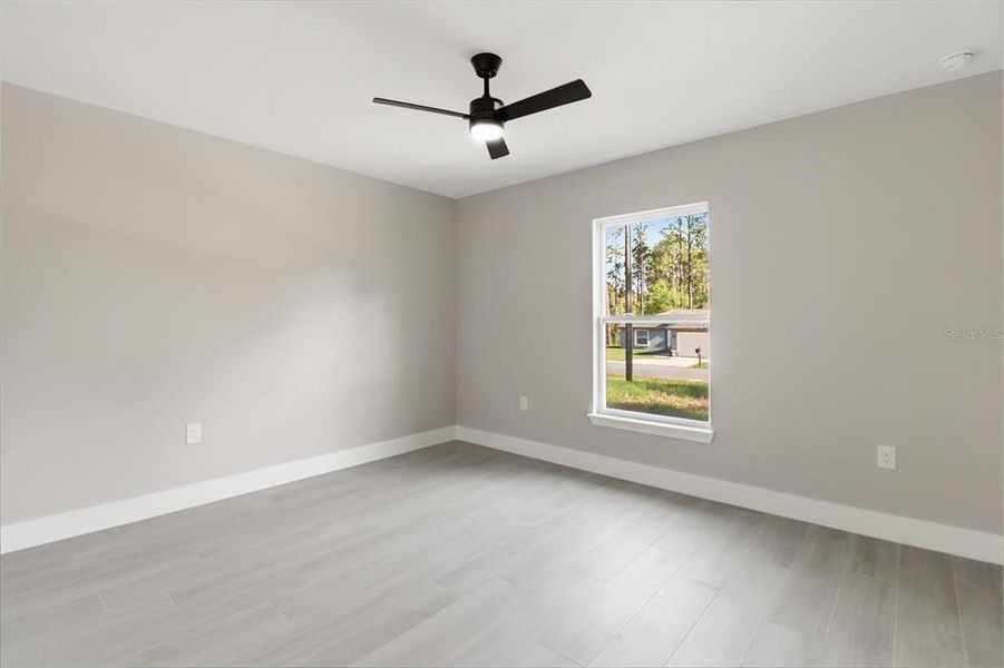 Spacious, unfurnished interior of a new home in , Citrus Springs (Image 27).