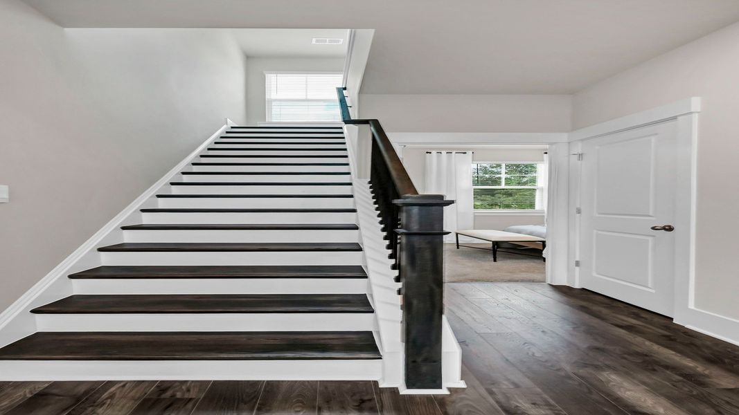 Spacious, unfurnished interior of a new home in Cross Creek, Lexington (Image 19).