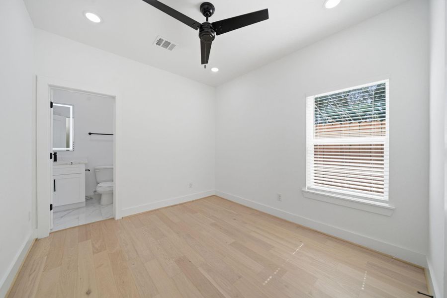 Spacious, unfurnished interior of a new home in , Houston (Image 12).